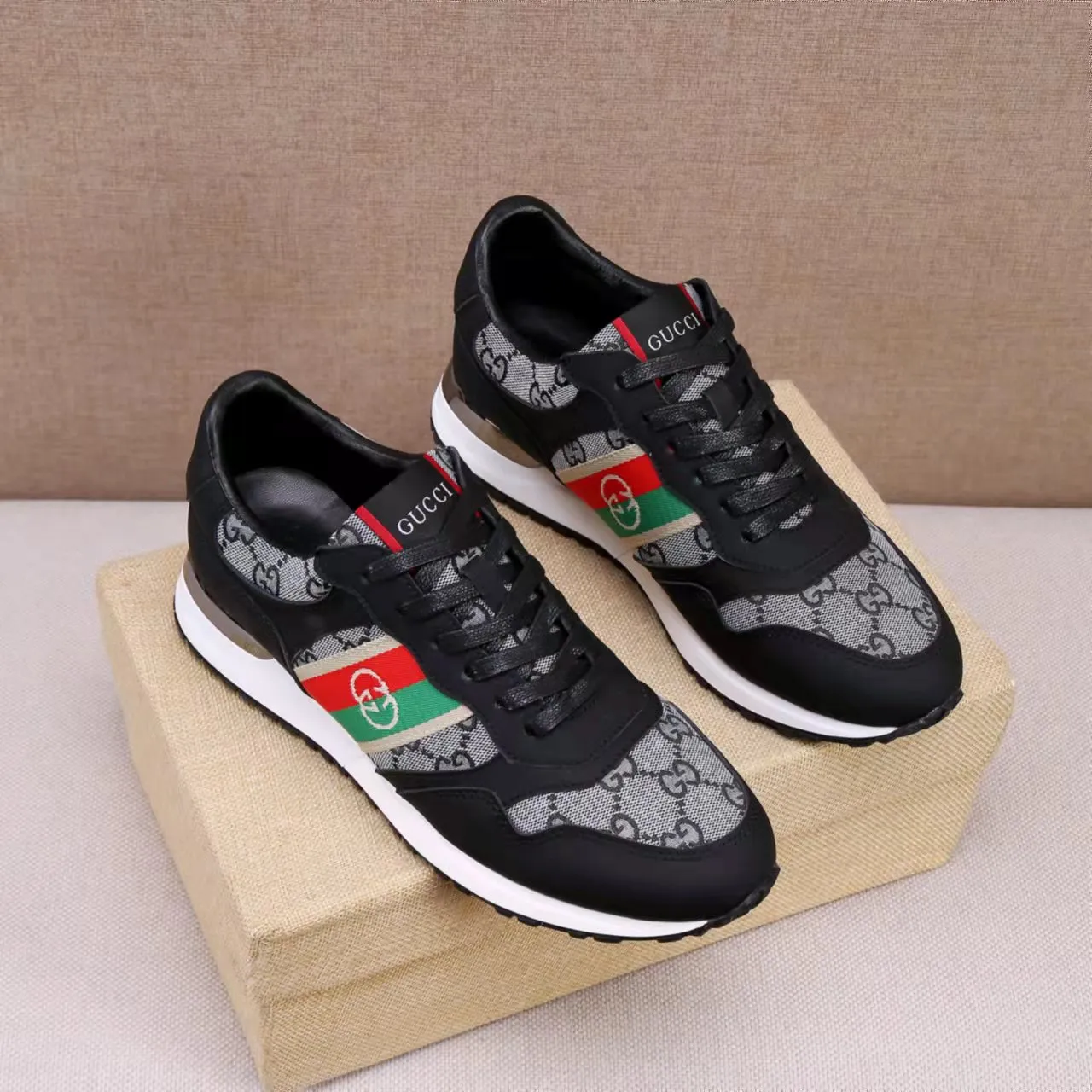 p420 [Gucci Sports Men's Shoes] Gucci fashionable casual men's shoes 🇨🇳Original 1:1 mold, new model debuts first 💯Not high-profile but avant-garde, simple, low-key and fashionable, super versatile style 🌿Original cowhide production ➕Sheepskin lining🎋The version is comfortable on the feet, first-class workmanship🍍38-44 Large quantities in stock
